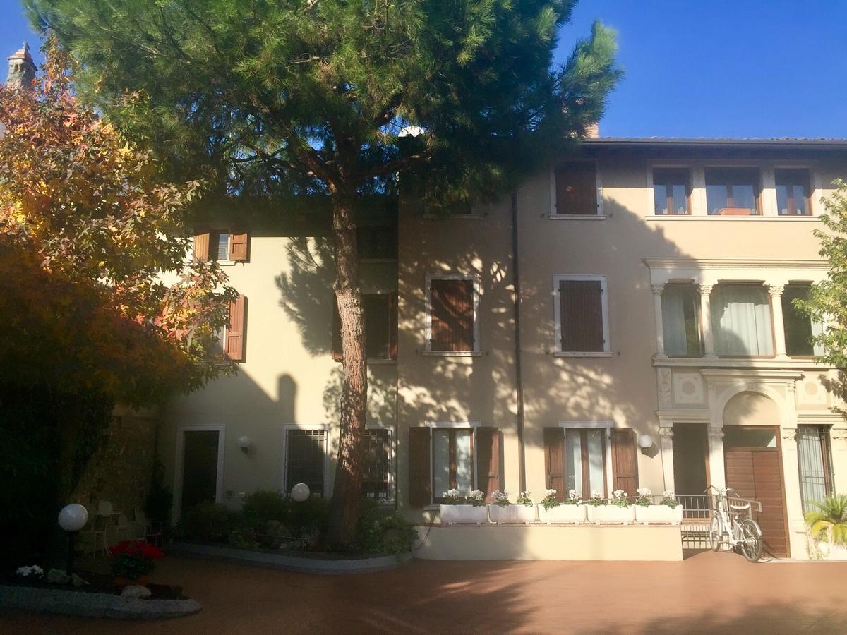 Marie Rose Luxury B&B & Apartment Desenzano del Garda Exterior photo